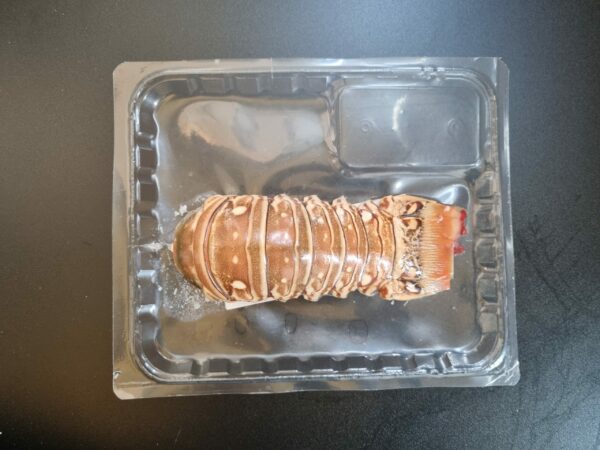 Queue de langouste cuite - environ 160g - poids variable – Image 1